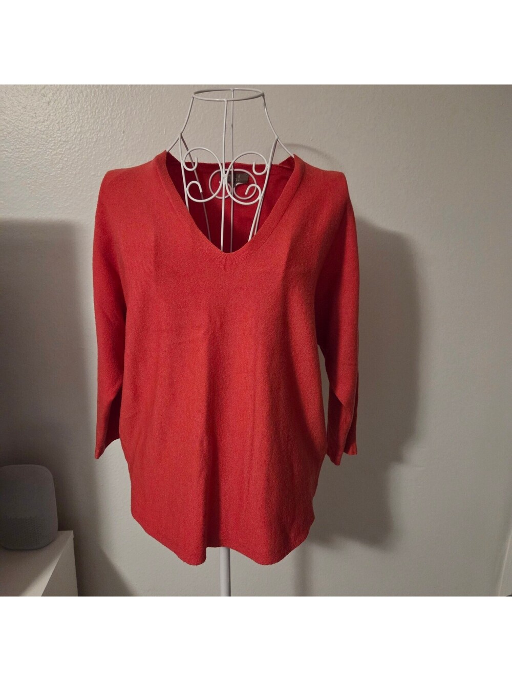 Mila Milano Medium Red V-Neck Pullover Sweater